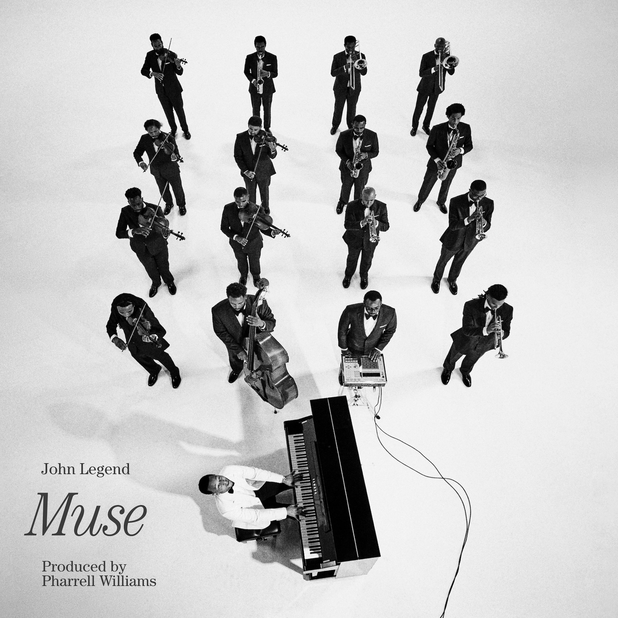 Copertina in bianco e nero dell'album Muse di John Legend con un ensemble di musicisti disposti in formazione.