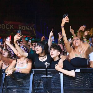 pubblico al concerto di Massimo Pericolo a Rock in Roma